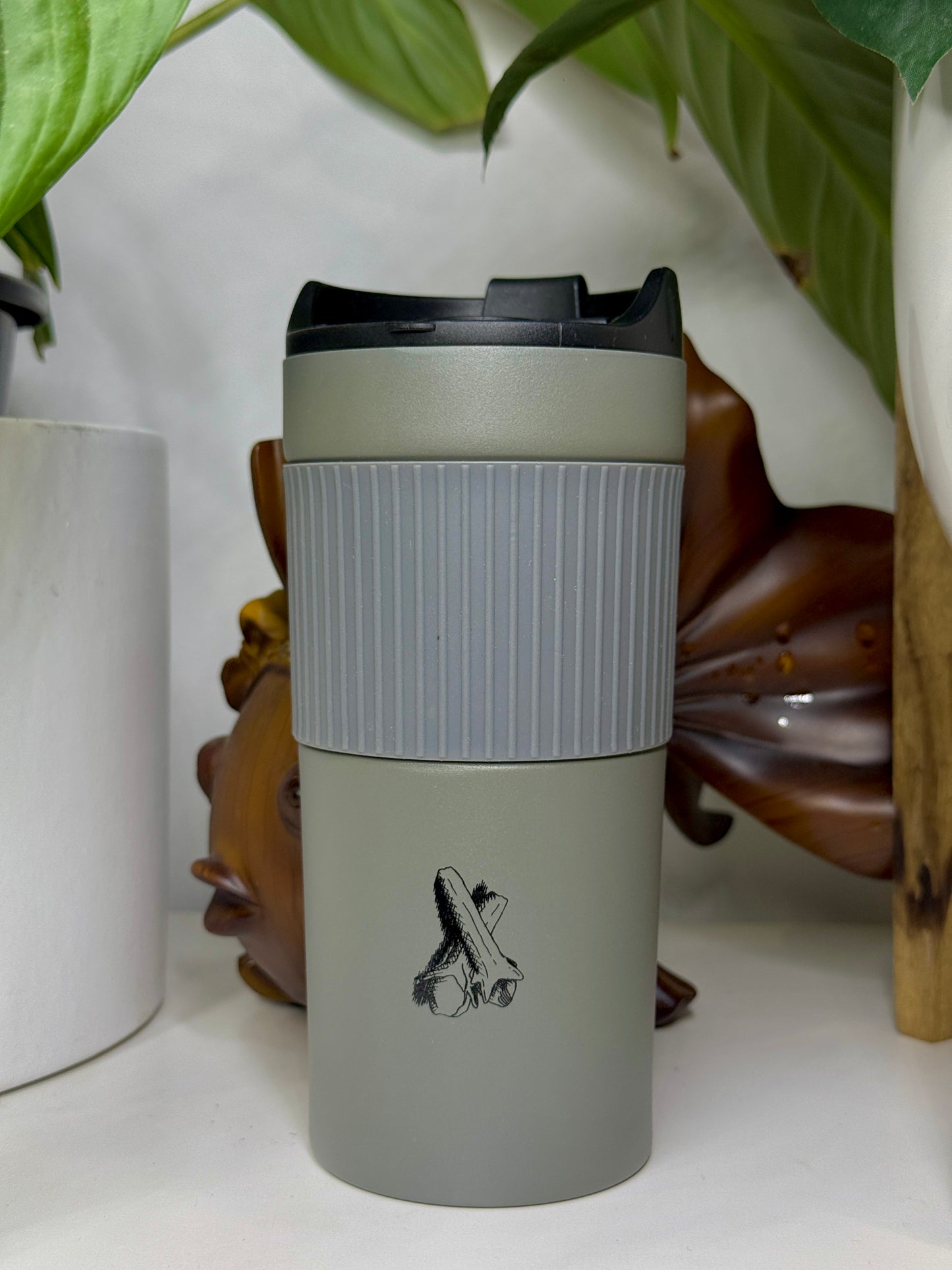 french press/plunger